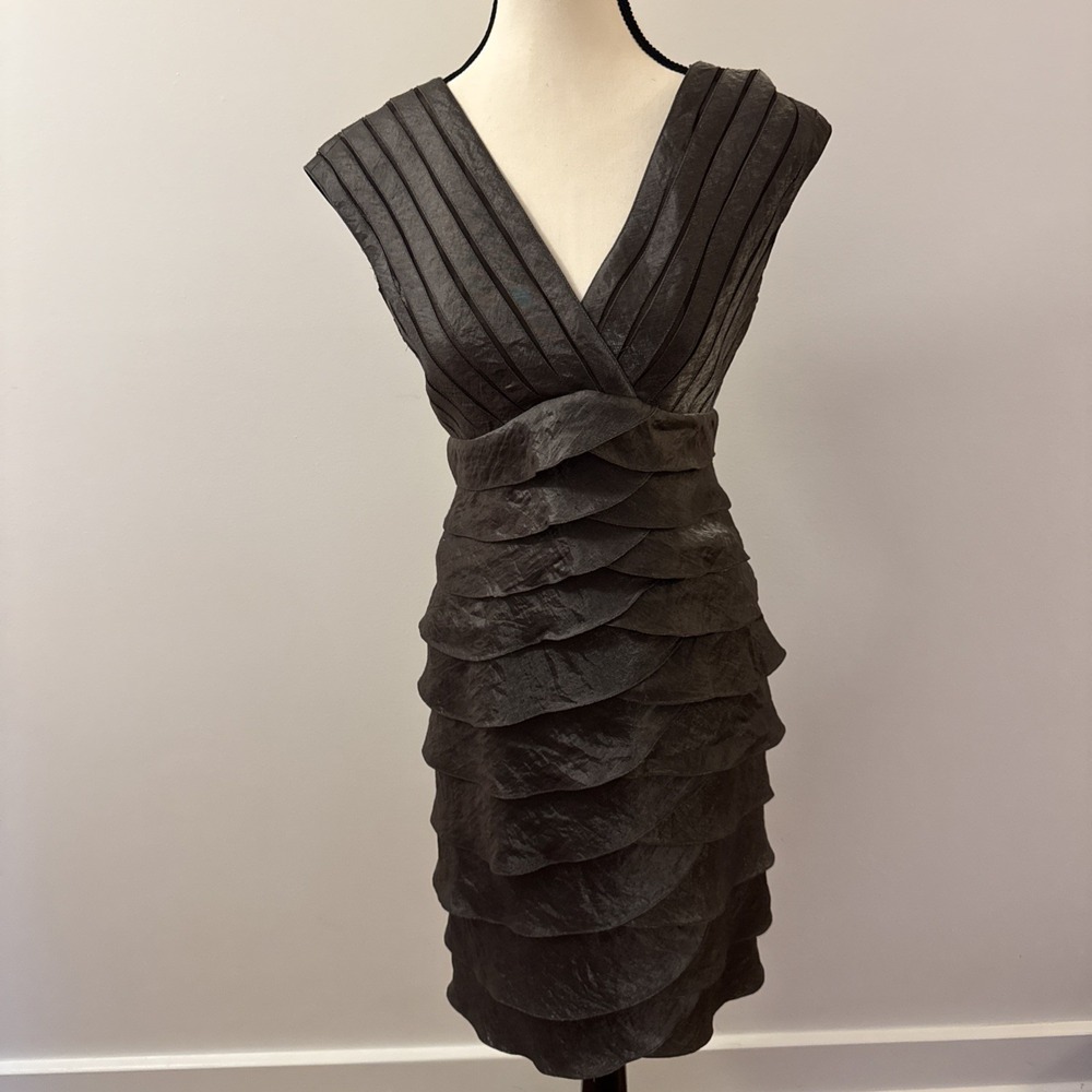 Adrianna Papell Size Small Tiered Gray Shimmer dress Cocktail Formal Sheath